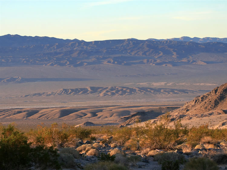 A telephoto view down the wash.