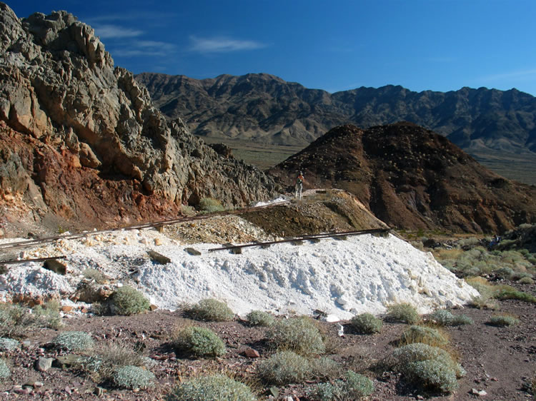 Wow!  We're glad we made the detour.  This little mine with the twin tailings piles is really worth the hike!