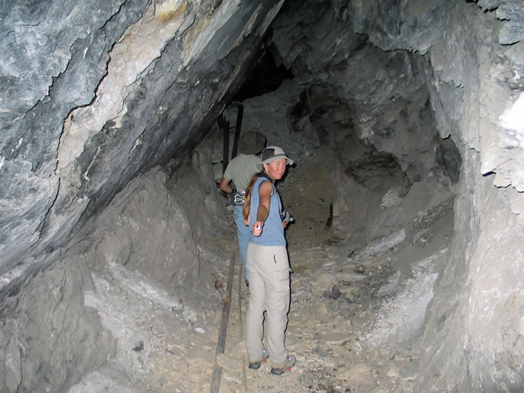 Here we approach a cave-in and decide to see what's on the other side.  Notice Niki with the other button light lighting up the floor for Jamie.