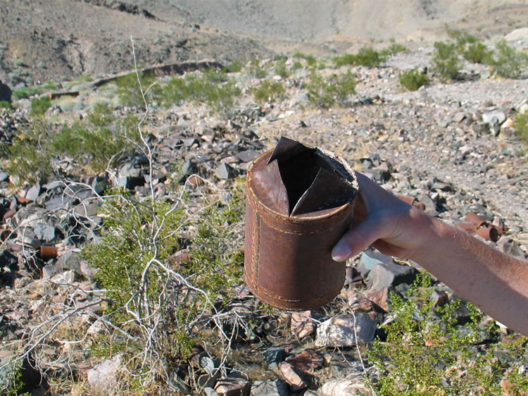 Notice the style in which this can was opened.  This would indicate contents that were chunky, such as tomatoes or peaches.