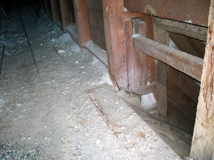 This ore chute appears to connect to the lower tunnel that we explored earlier.