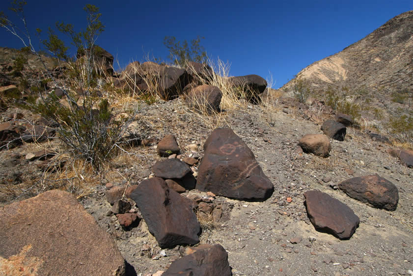 Our next stop is across from an old prospect.  Although it isn't as rich in petroglyphs, it has a lot of scenic quality going for it and also some nice rock specimens.