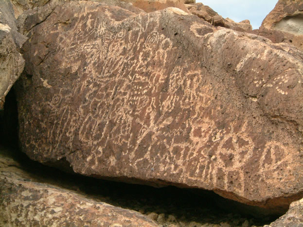 In contrast to Red Rock, space must have been at a premium at Chadago Canyon.