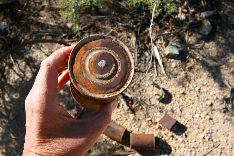 This heavily soldered hole and cap can probably dates from the turn of the century.....the 20th, that is!