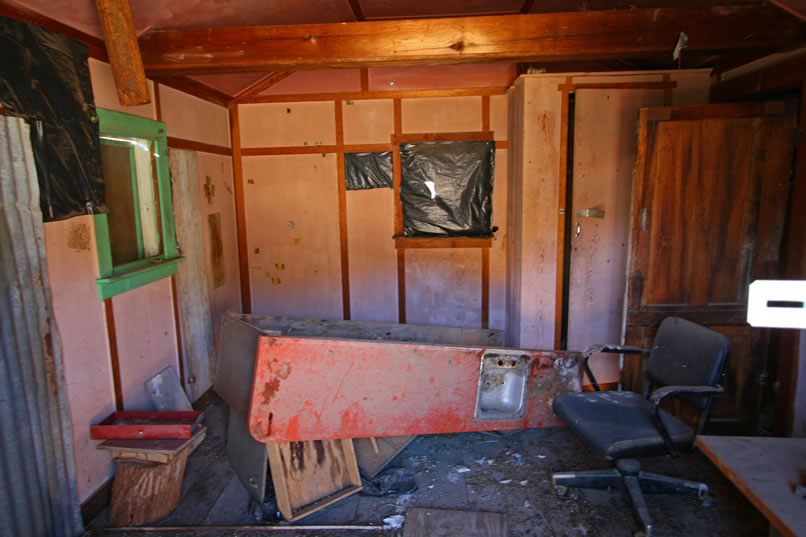 The interior of the cabin on the left is pretty chaotic, as you can see here and in the following images.