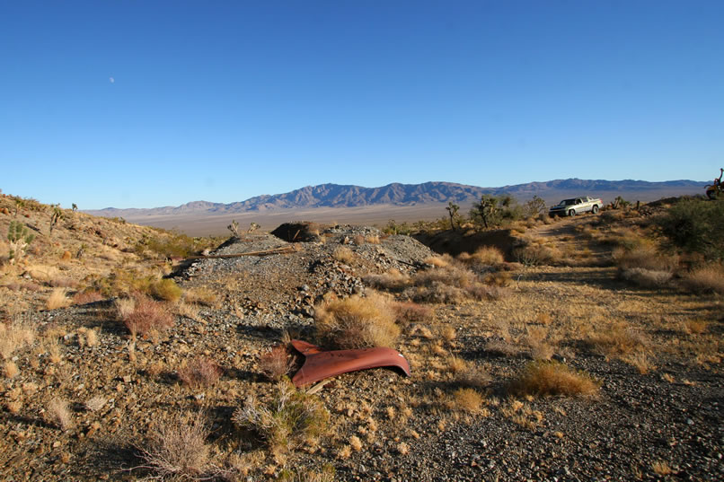 After a quick conference at the tailings pile of the Hillside Mine, Mojave and the Dzrtgrls all agree that since we'd like to explore the New Trail and Bullion Mines tomorrow, the best spot to set up camp would be back at New Trail Camp.