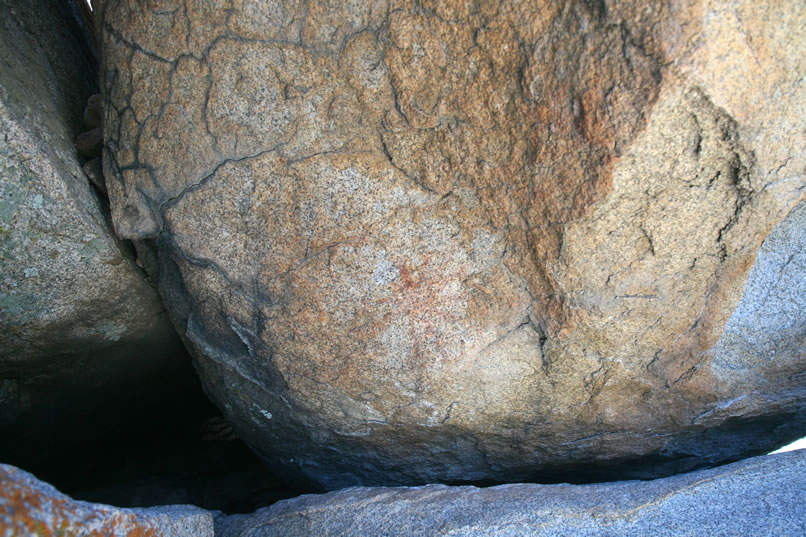 Near this site is a small rock shelter that at first glance appears devoid of any pictographs.  However, a closer inspection shows a faint sunburst element that can be seen more clearly if you roll your mouse over the photo.