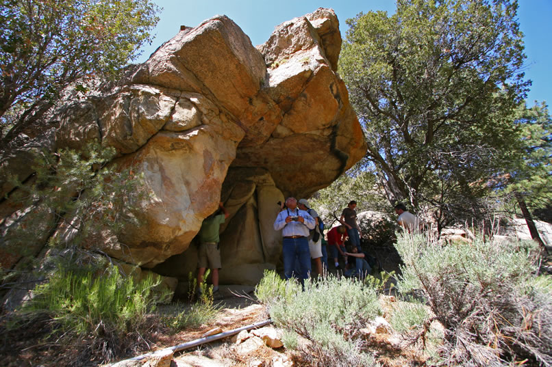There are so many likely looking rock shelters along the course of the creek that it takes a bit of hunting to find what we're looking for.  This one is well worth the effort, though.