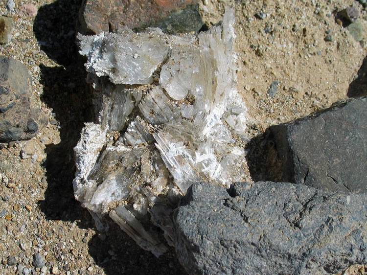 One of the multitude of crystal chunks that give the Crystals Hills their name.