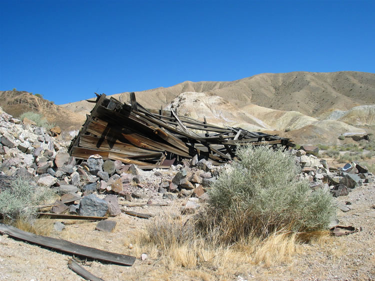 During peak production in 1924-1925 there were 15 miners working here.   We hoped that there would still be some surviving remains of the site and we aren't disappointed!