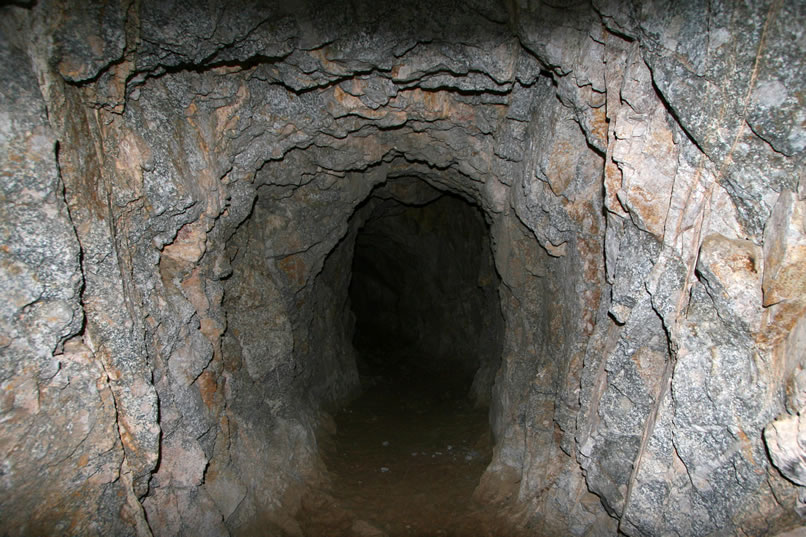 However, once properly inside, the tunnel is of good height, seems solid and twists and turns its way into the mountain for quite a ways.  Although we don't make it to the very end, here are some images of our visit inside the mountain.