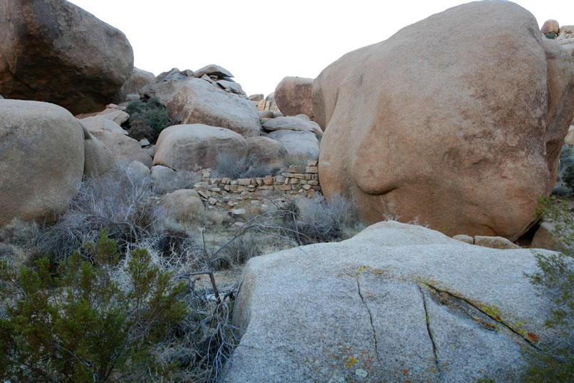 Wow!  There it is!  Can you see the remains of the stacked stone wall which once formed a snug little cabin?  We'll have to apologize in advance for our photos.  The canyon has fallen into late afternoon shadow and our cameras struggle to deal with the darkness.