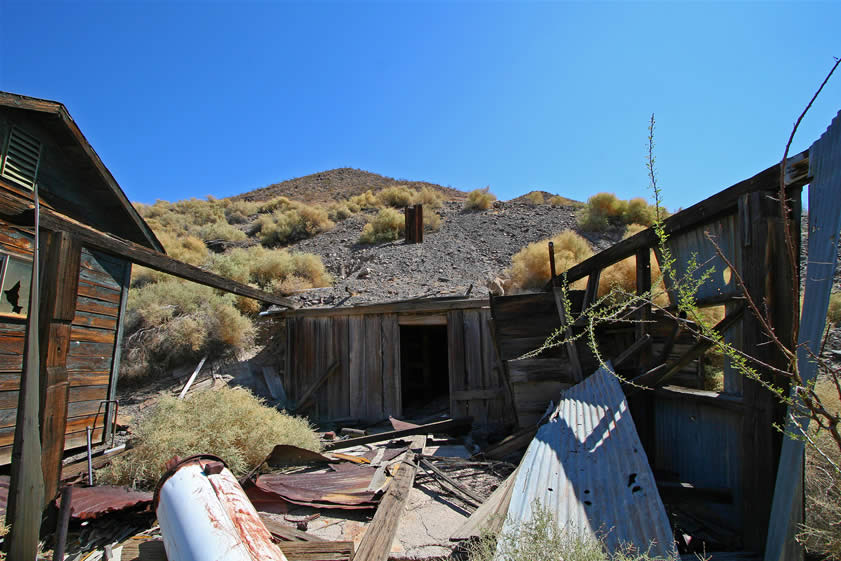 Behind the cabin is what appears to have been a large underground storage area, possibly to keep provisions cool in the desert heat.