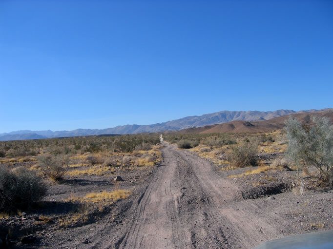 Headed along Mortero Canyon road toward the site of the Dos Cabezas Station ruins.