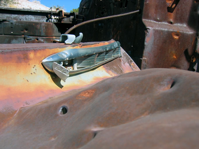 Thanks to Mohave for identifying this old car as a 1941 Buick Special.