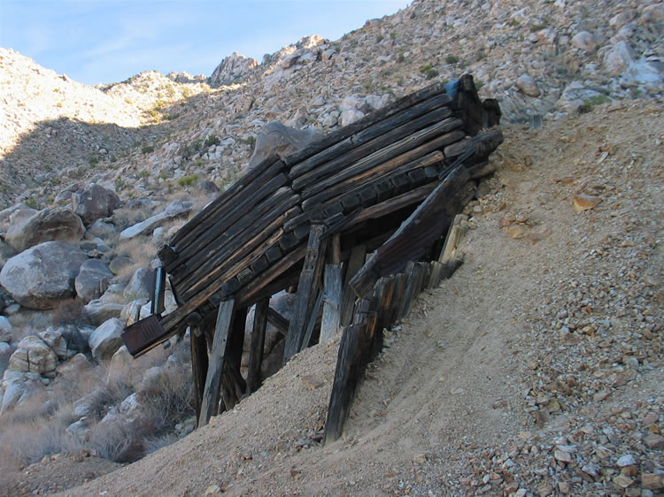 A side view of the ore hopper.