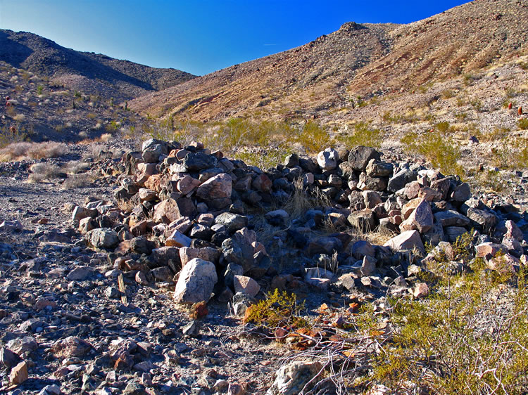 This rough rock structure near our next mine appears to be much older than the Mailbox Cabin site.