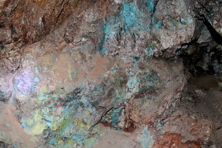 The walls of this tunnel, which twists and turns and bobs and weaves, are splashed with copper mineral colors.