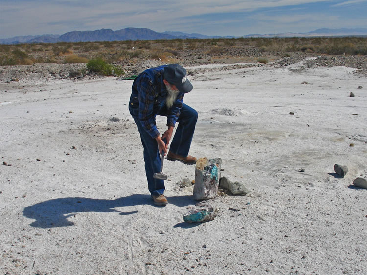 On our way out of the quarry, Howard gives us a lesson in how to disassemble a rock in thirty seconds using only a long handled crack hammer.