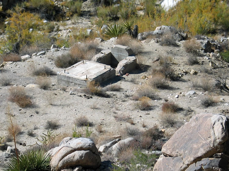 A telephoto shot of an interesting machinery pad near the wash.  We'll check it out later on the way back.