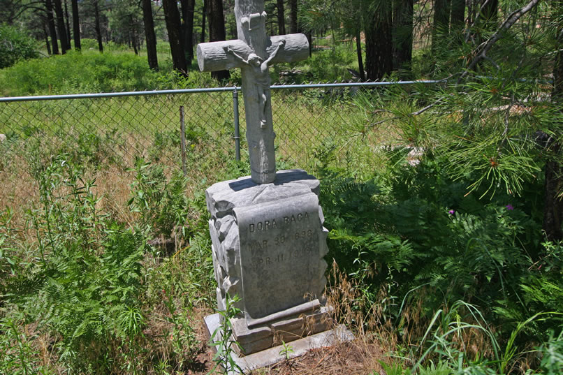 Here are some closer looks at the monuments in this little pioneer cemetery.