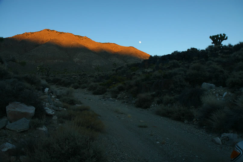 By the time that we near the cabin where we plan to rendezvous with Dezdan this evening, it's already almost dark and seriously cold.