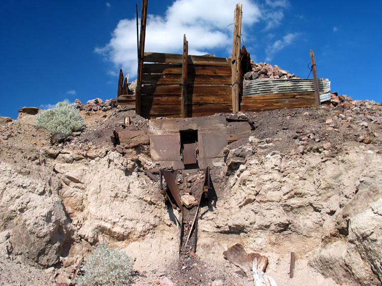 If we were here in 1914 we could have witnessed the experiment to get a Yuba ball tread tractor to haul the manganese ore to Riggs Siding on the Tidewater and Tonopah Railroad.