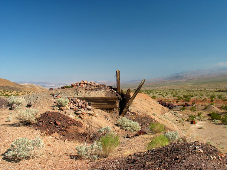 Looking back toward Saratoga Spring to the left and the Avawatz Mountains to the right.