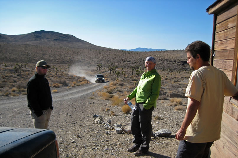 As Guy and Alysia roll up to the cabin, Dezdan, Jamie and Boxcar Dan swap stories.  Now that our crew is together, it's off to Hunter Mountain.