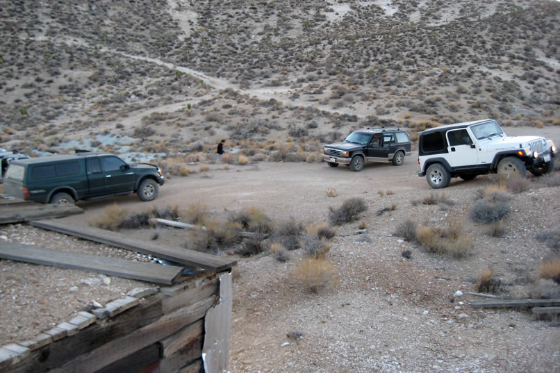 It's a little after sunset when we arrive at the old mine camp at the Ubehebe Talc Mine.  Dezdan, Boxcar Dan and Guy and Alysia plan to camp on the upper road while we've got the Lizardmobile down on the flats just below.