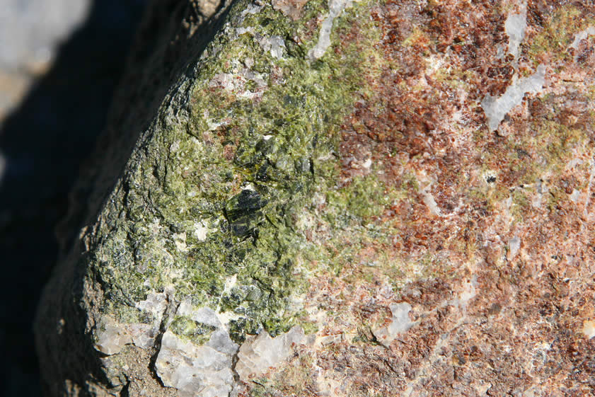 In this closer view you can see the epidote and garnets better.