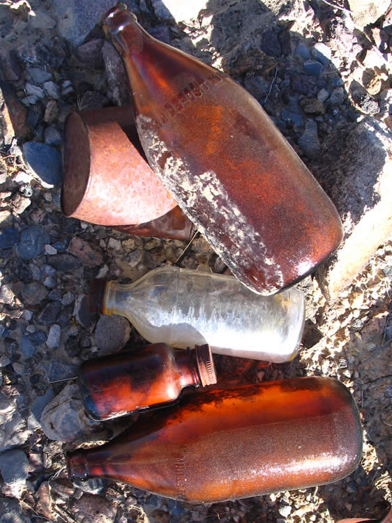 Although we don't find any unusual bottles, many of the bottles in the dump remain unbroken.