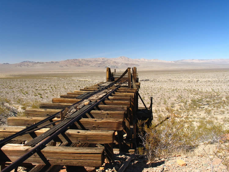 Looking along the trackway toward the north.