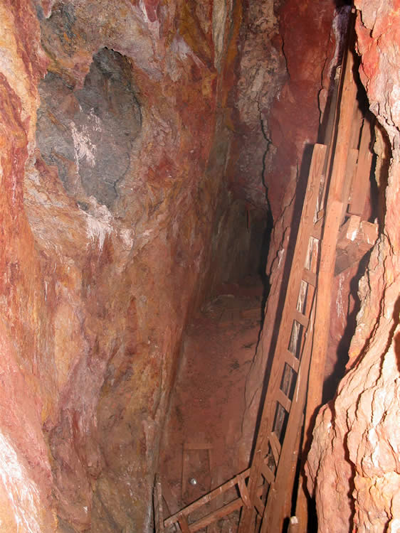 Looking straight ahead across the cave-in shows that the tunnel we've been following continues on the other side.  Obviously we aren't going to get across to that tunnel due to the instability of the cave-in area.