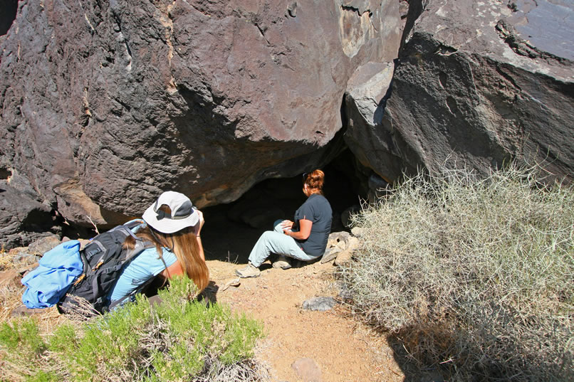 The shelter, even though it's simply adorned with straight line red pictos, still has the power to evoke the same magical feel that drew the Indians to it many years ago.