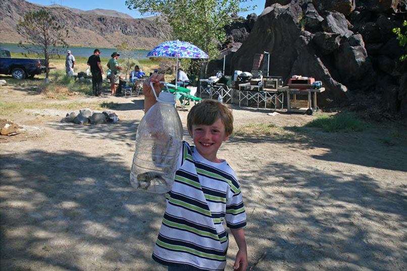 The kids are having a great time catching lizards with a rope snare while the adults are already beginning preparations for tonight's feast.  We've been on a couple of other trips with this group so don't think we're exaggerating when we say that their wilderness dinners are the equal of many five star restaurants!