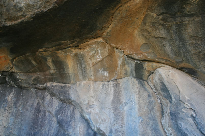 In this photo you can see the other white pictos present on the rock face.  