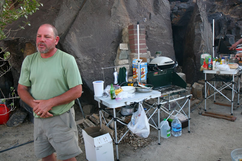 Jack's cooking talents are only exceeded by his expertise as an archaeologist but tonight he has some stiff competition from Richard and Judy Anderson in what amounts to an Iron Chef shootout in the desert! 