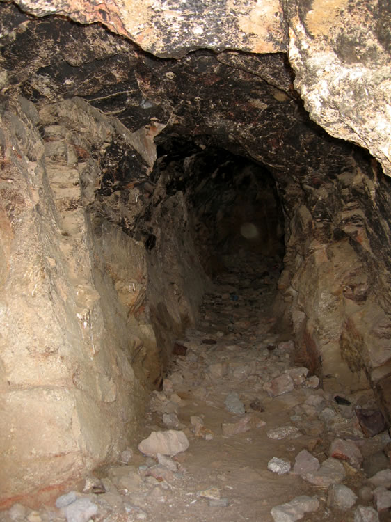 This tunnel, like many here, shows that an initially rich pocket soon disappeared due to the faulted and fractured nature of the rock.