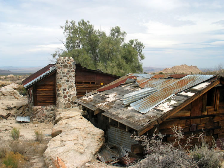 The structures here are located alongside the stream.