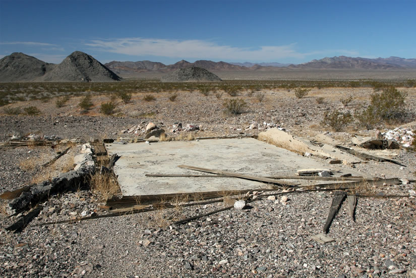 The construction details of this ruin look very similar to the one where we camped.  We're guessing they're of the same time period.