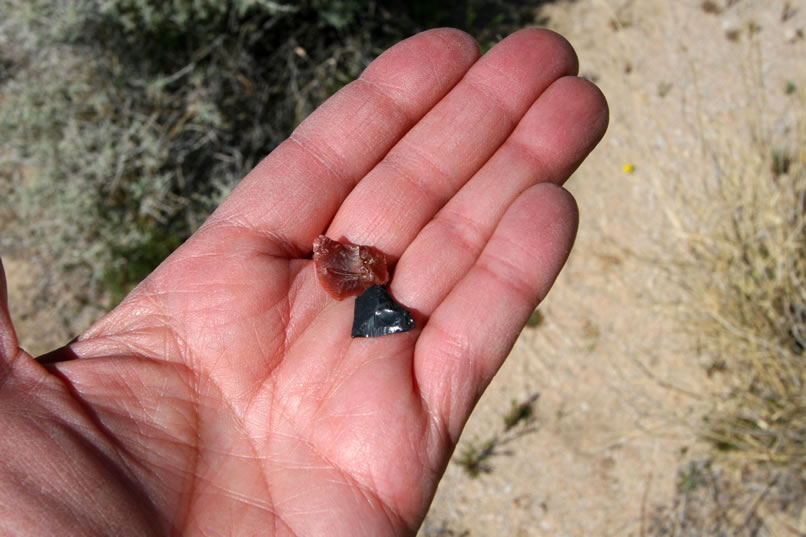 A jasper and an obsidian flake also turn up.