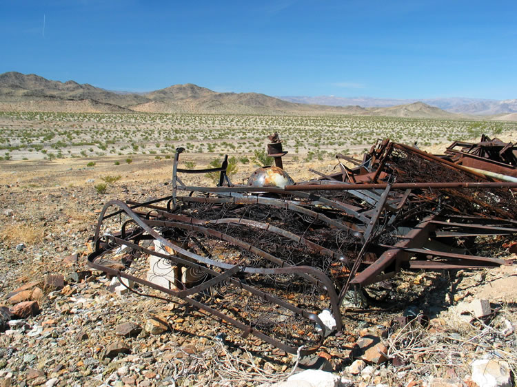 Some views of the trailer carcass.