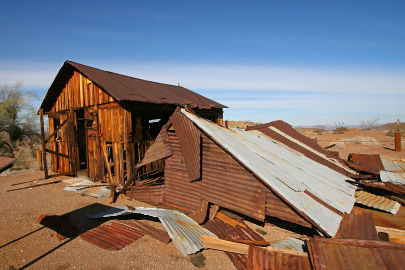 The right hand cabin, as you can see, lost its battle with gravity.