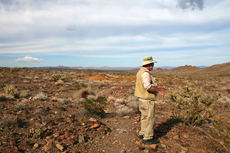 Here we're following a small trail, which you can see behind Mohave, that leads from the Carson's Well site toward some tailings ahead.