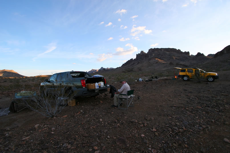 The mild temperatures, warm sunset colors and scenic mountains make for a marvelously relaxing camp atmosphere.