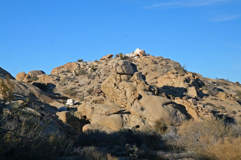 Here's a closer look at the quartz boulders.