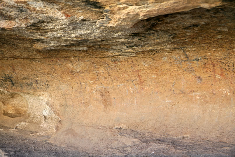 The following photos will give you an idea of the variety of polychrome pictographs found here.