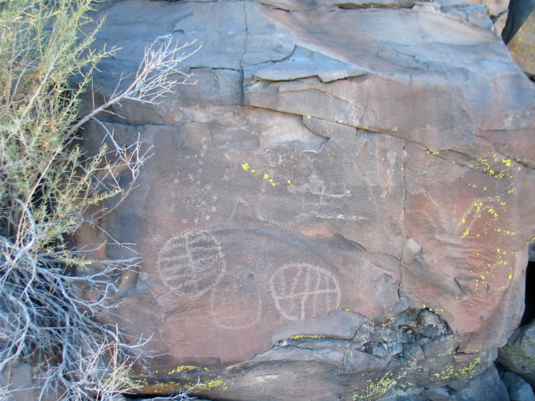 As we continue along the wash the panels become more difficult to photograph due to the fact that they're in shadow.  These images, though, should give you an idea of what is present.  Most of them are Great Basin abstract in style.