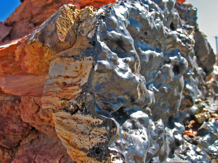 A closer look at the slag coating.